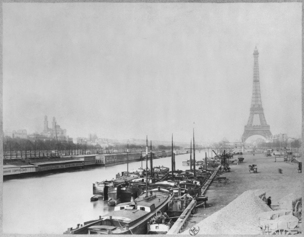 View of the banks of the Seine and the Eiffel Tower, Paris (b/w photo)  von French Photographer