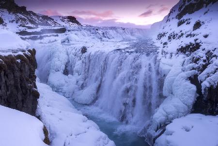 Gefrorener Wasserfall