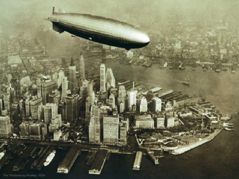 Bild:  Anonymous  - The Hindenburg Airship, 1936