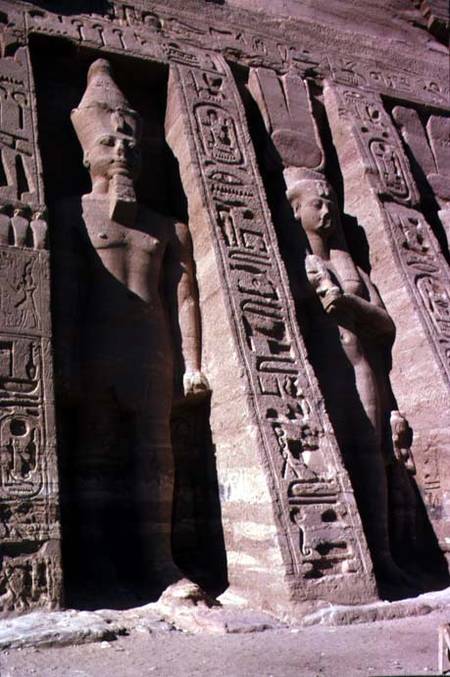 Facade of the Temple of Queen Nefertari, detail of colossi of Ramesses II (1279-1213 BC) and Hathor, von Egyptian