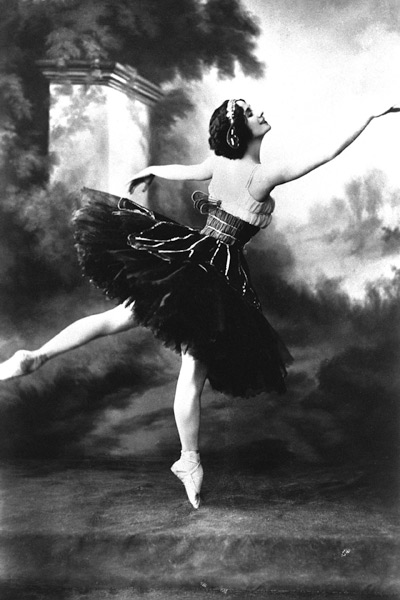 Russian dancer Anna Pavlova von English Celebrities Photographer