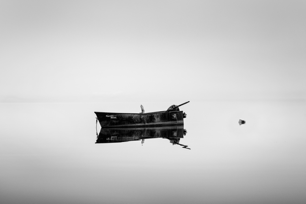 Boot im Nebel von George Digalakis