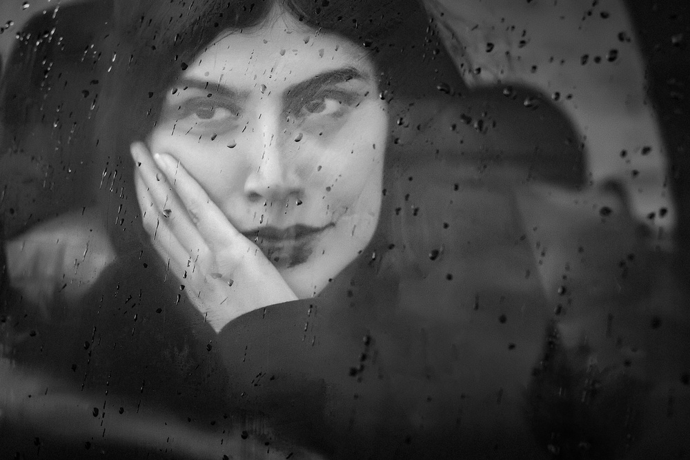 Nehmen Sie ein Glas voller Emotionen von Hossein Farsad