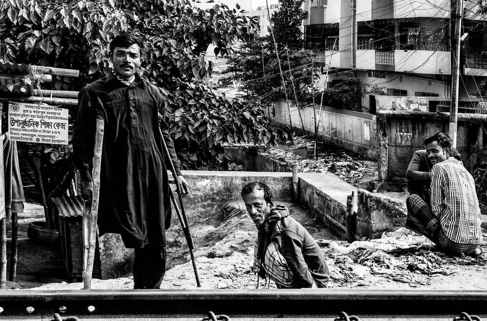Auf den Eisenbahnschienen - Bangladesch von Joxe Inazio Kuesta Garmendia