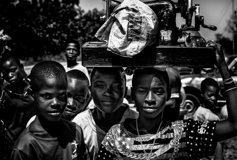 Auf einem Markt in Benin. von Joxe Inazio Kuesta Garmendia