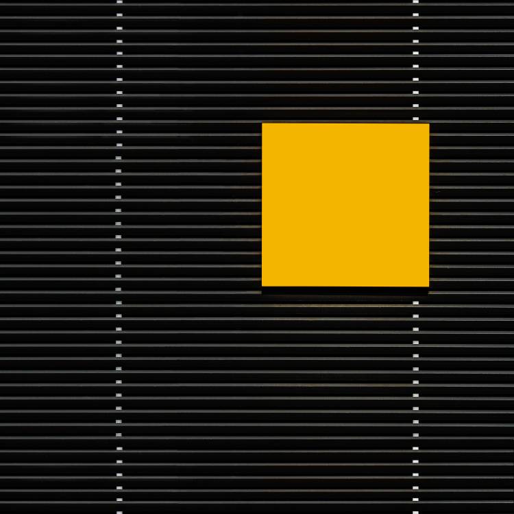 Yellow square von Luc Vangindertael