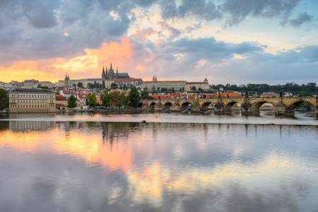 Prager Burg bei Sonnenuntergang