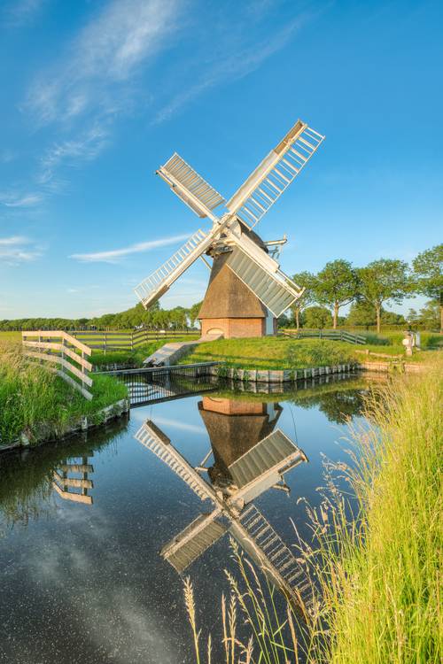 Windmühle Witte Lam bei Groningen in den Niederlanden von Michael Valjak