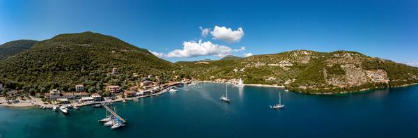 Sivota ein Hafenort im Süden der Ionischen Insel Lefkada, Griechenland von Miro May