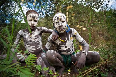 Kinder aus dem Mursi Stamm in Äthiopien, Afrika. 2013