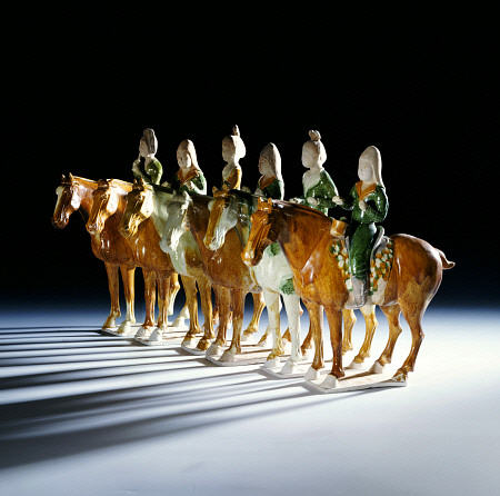 An Important Set Of Six Sancai Pottery Equestrian Figures von 