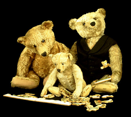 A Selection Of Steiff Teddy Bears Doing A Jigsaw Puzzle von 