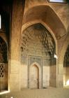 Courtyard and niche (photo)