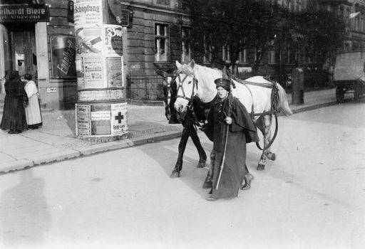 Frau i.Postdienst m.Pferdegespann,Berlin von 