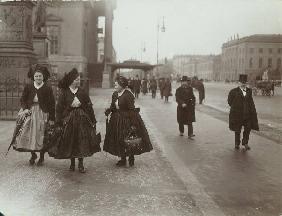 Unter den Linden,Lindenbummel Hoehe Oper