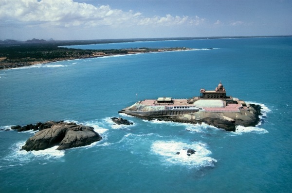 Vivekananda Memorial located on Rocky Island, Kanyakumari (photo)  von 