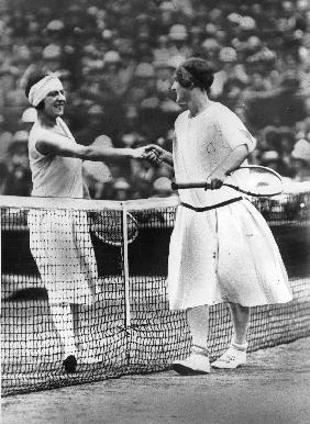Women finalist of Wimbledon tennis Championship : miss Froy and Suzanne Lenglen in 1925