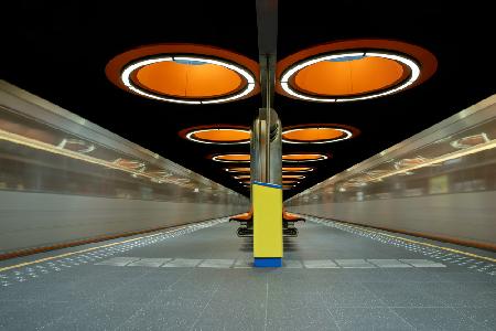 Die orangefarbene U-Bahn-Station