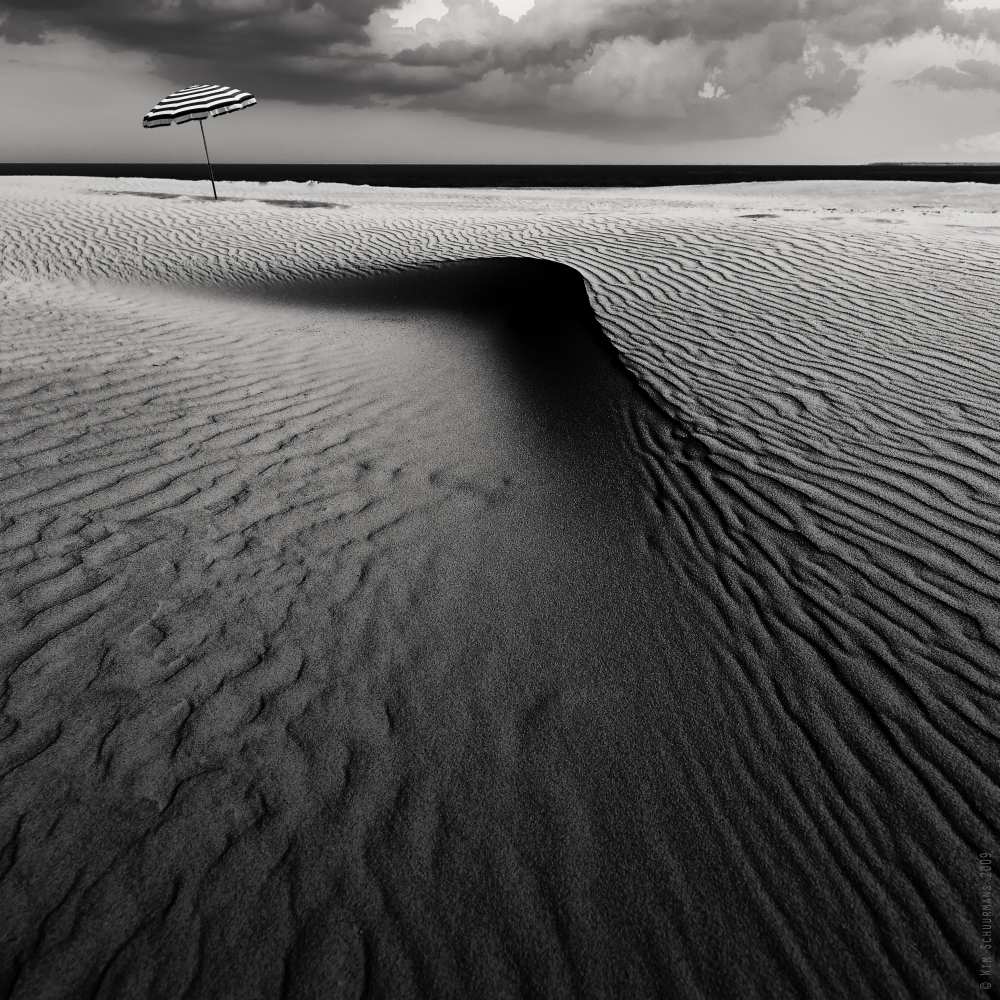 Umbrella on the beach............... von Wim Schuurmans